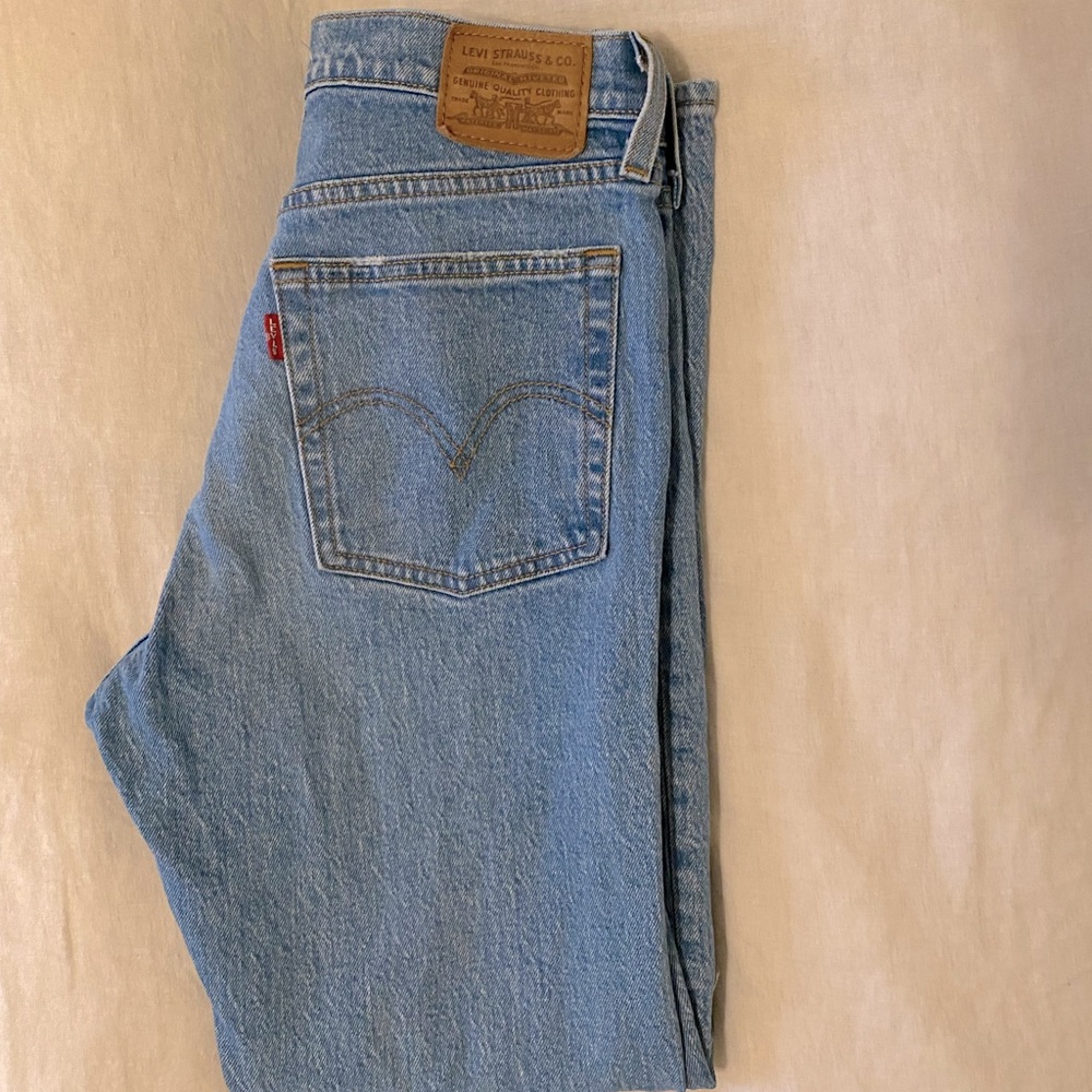 Levi wedgie jean size 26- like new